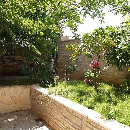 アパート Frank ロヴィニ